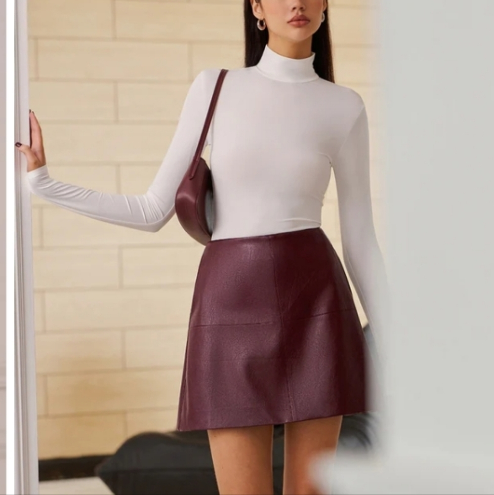 Commense Wine Faux Leather Mini Skirt